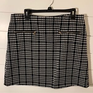 Loft Black/White pull-on stretch skirt with zipper detail - Large